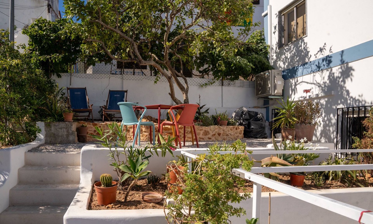 Ferragudo House | 2-BR House with garden in fishing village Ferragudo, by the river and the ocean.