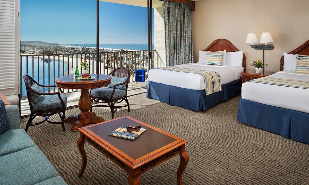Crown Point Hotel | 2 Comfortable Rooms w/Bay Views Near Sand Volleyball Courts – Beach Access
