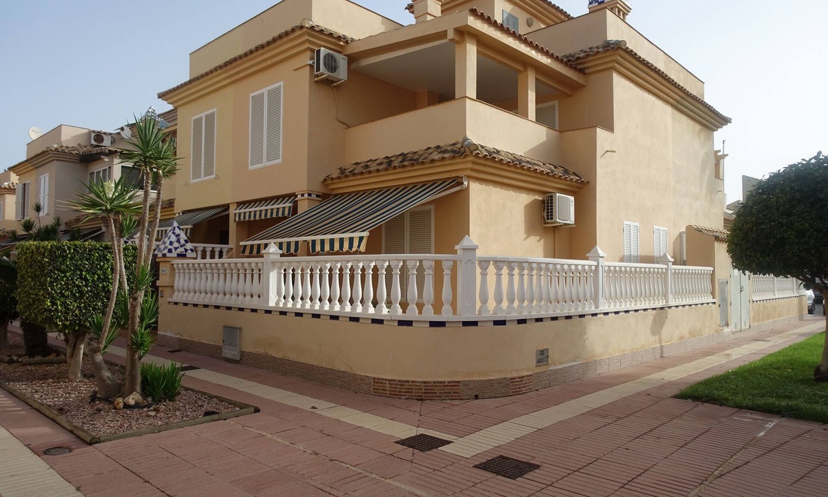 Monte Faro House | 3 Bed, 2 Bath Town house, Aircon, Wifi, Communal pool, Park and Sports area