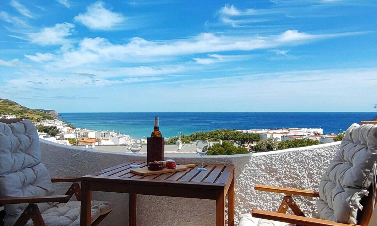 Salema Condo | 3 bedroom apartment Salema Amazing sea view Shared pool Beach 5 min walk