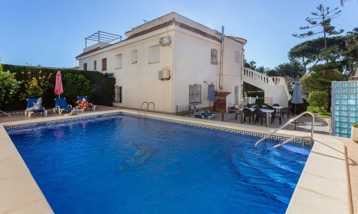 La Zenia Villa | "5 bedroom Villa private Pool and Garden" close to the Sea with Pool & Wi-Fi