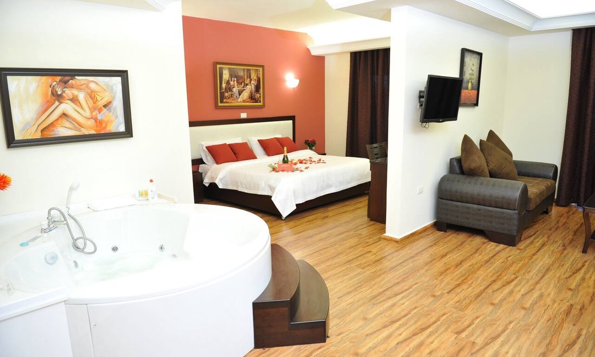 Haret Sakher Hotel | Al Murjan Palace Hotel
