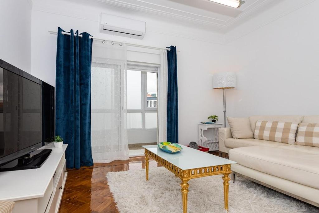 Cova da Piedade Apartment | Almada Lisbon em frente dos transportes públicos