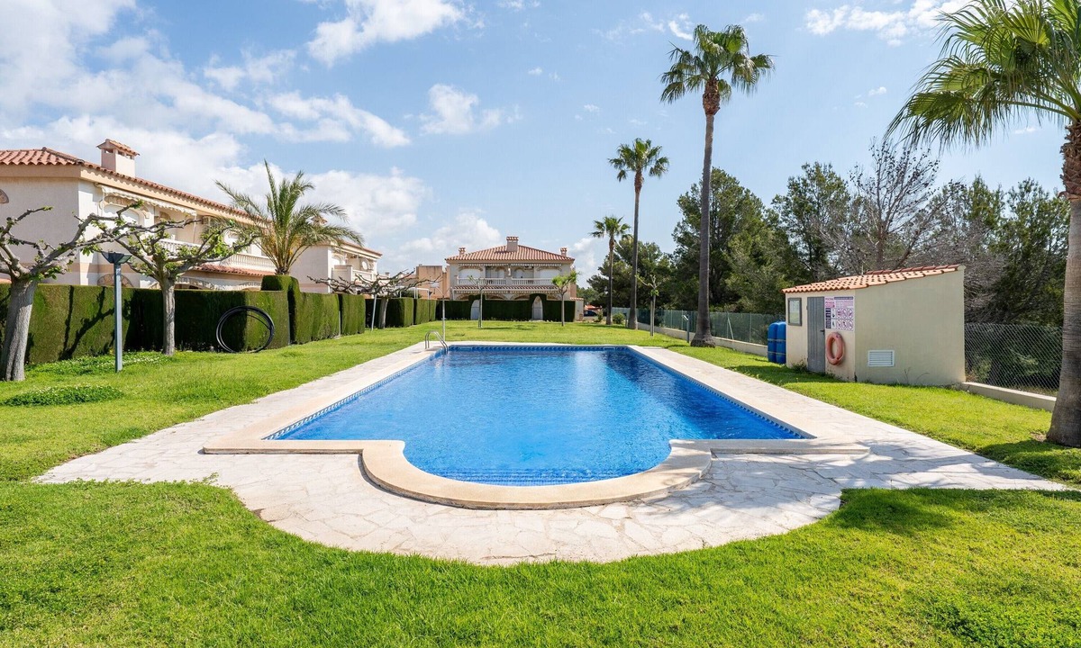 Les Planes del Rei Apartment | Apartment 'Brisa I' with Mountain Views, Wi-Fi, and Air Conditioning