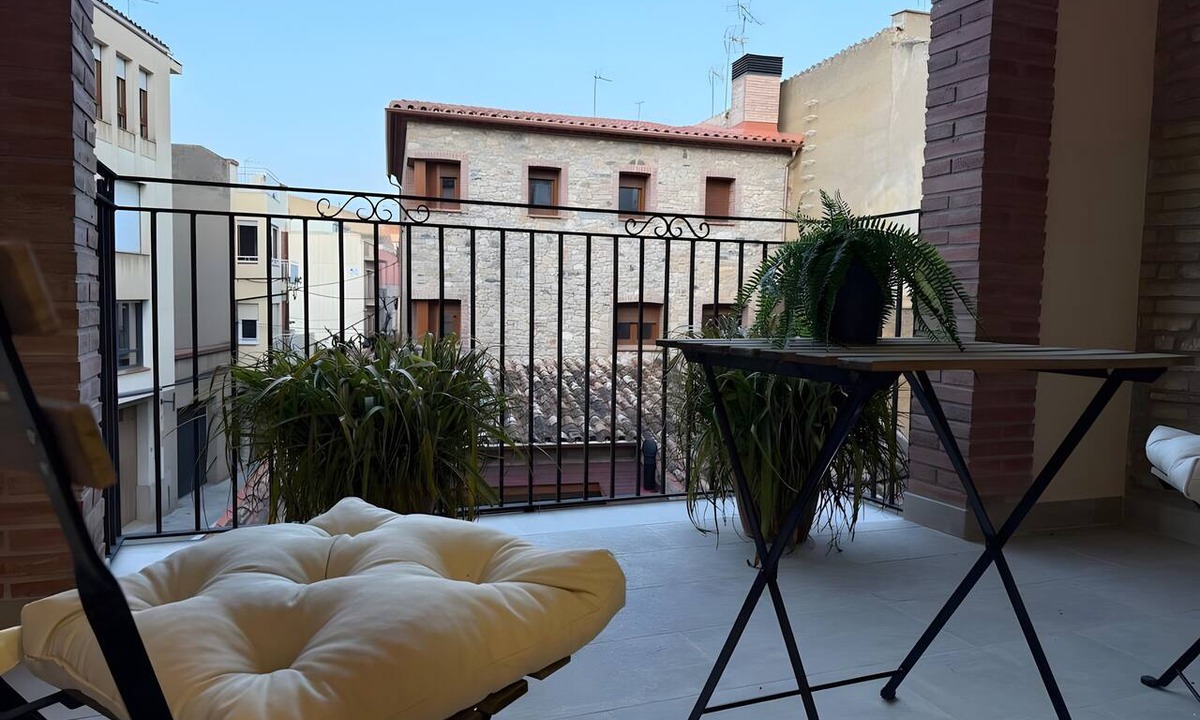 L'Espluga de Francoli Apartment | Apartment 'Rural Ca La Roser' with Private Terrace, Wi-Fi and Air Conditioning