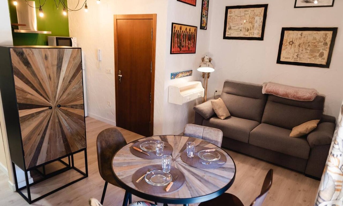 Villena Apartment | Apartment 'La Morada De La Cerveza Standard' with Balcony, Wi-Fi and Air Conditioning