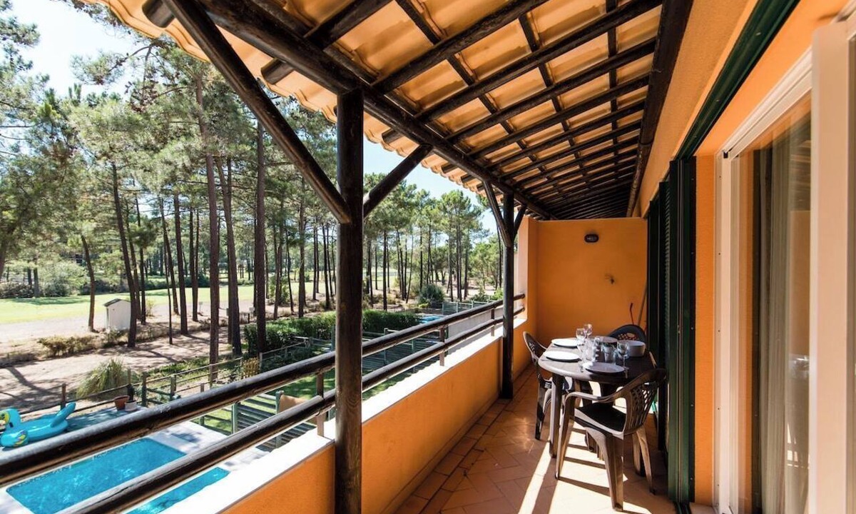 Charneca de Caparica e Sobreda Apartment | Apartment Nitin - Well-appointed holiday apartment situated on a renowned golf course, combining comfort, convenience, and scenic fairway views