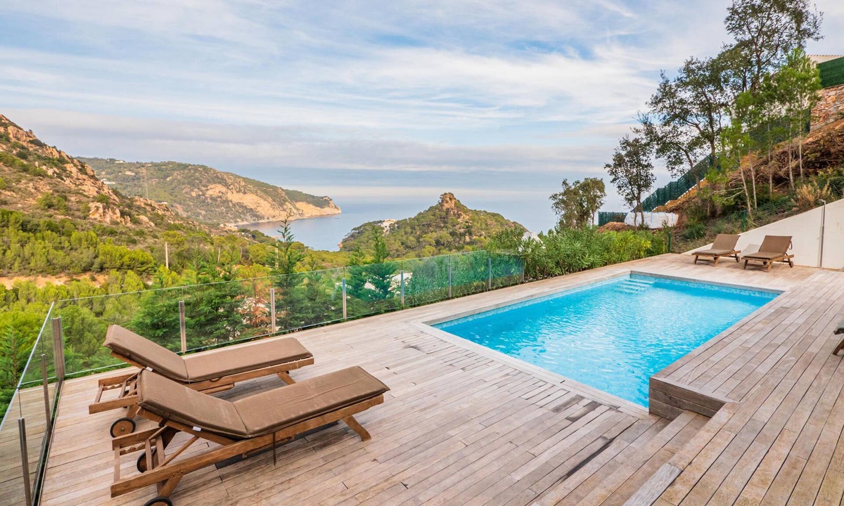 Aiguablava Apartment | Apartment with community pool and sea view