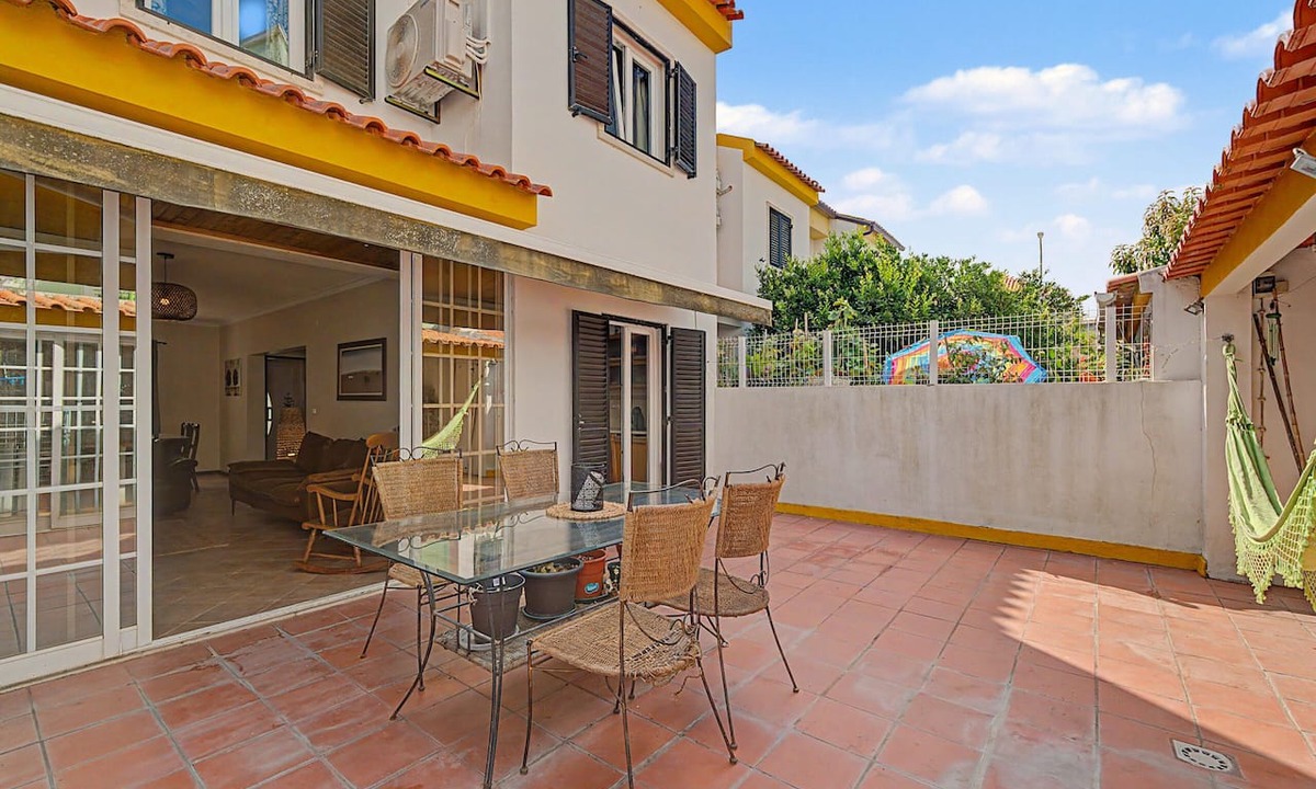 Sao Lourenco House | Azeitão Town House with Private Terrace, Wi-Fi, and Air Conditioning