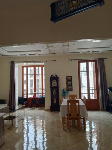 Casablanca City Center Apartment | Bâtisse Néoclassique historique Style 1920 Rénové