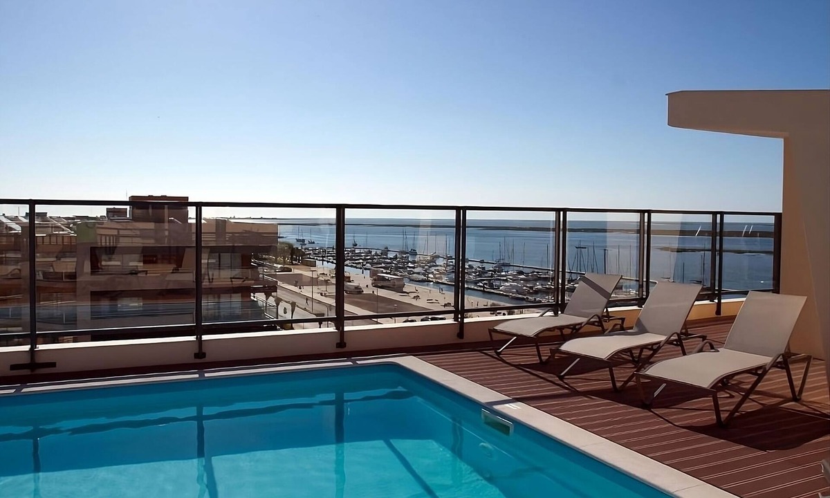 Olhao Apartment | Beach Getaway in Olhão! Swimming Pool, Free Public Parking, Pets are Welcome!