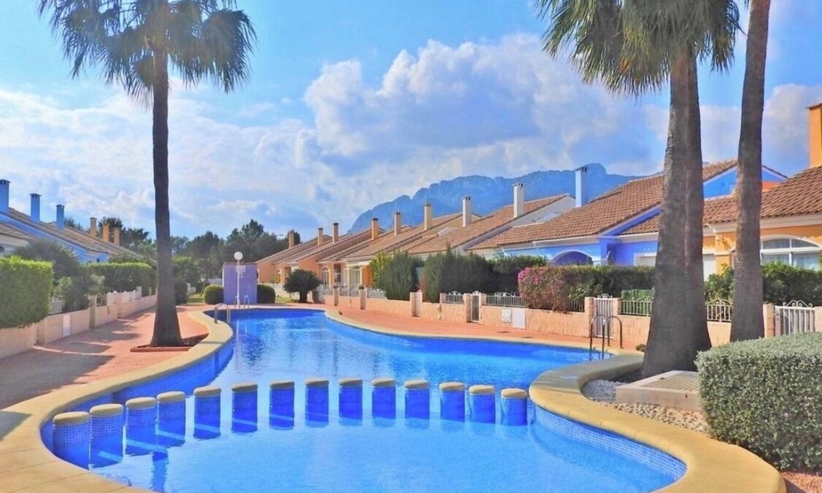 Vergel Apartment | Beautiful apartment near the beach with a view of the pool and the mountain 'Segaria'