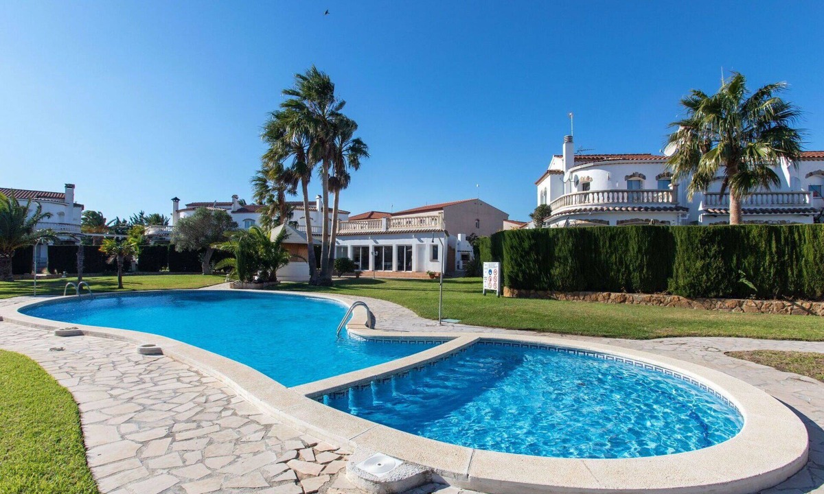 Costa del Zefir Villa | Beautiful private villa for 6 guests with A/C, pool, WIFI, TV and patio