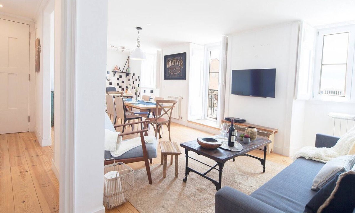 Santos Apartment | Bica 1 - Cordoeiros - Wonderful two bedroom apartment, fully renovated and decorated with lots of co