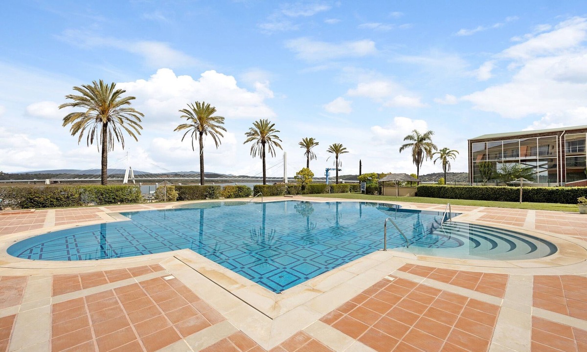 Mexilhoeira da Carregacao Apartment | Boca do Rio - Apartamento T1 close to the Sea with Shared Pool & Wi-Fi