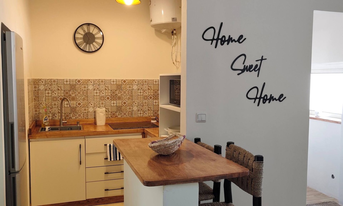 Gauthier Apartment | Bright apartment 5min from Twin, quiet Gauthier neighborhood.