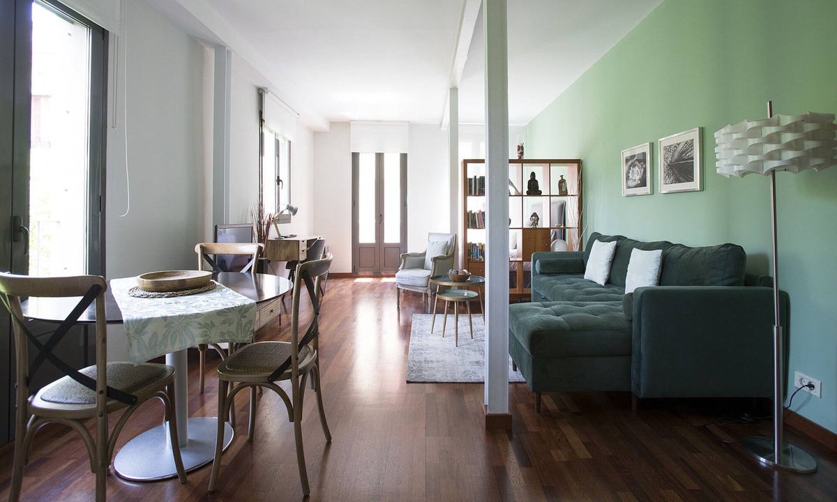 El Raval Apartment | Bright, Elegant, Center Town. Lift. Quiet. 7 Windows. Green Engagement.