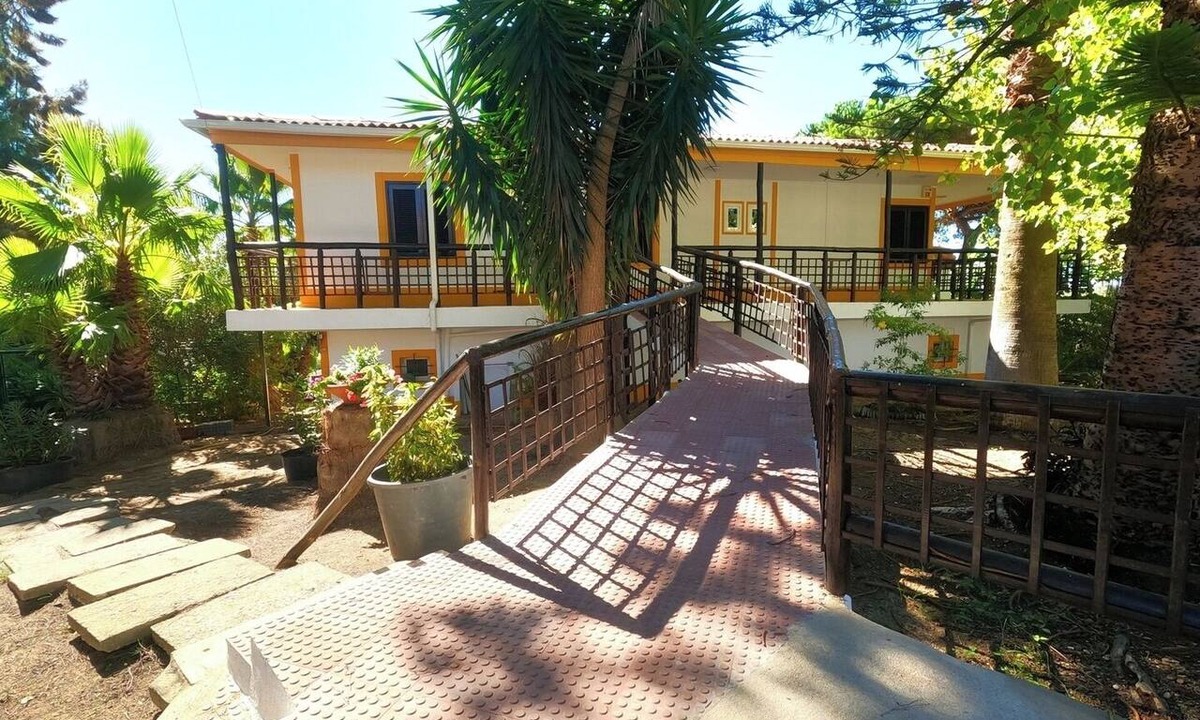 Almada Villa | Caparica, V4 House with garden in Lazarim, Caparic
