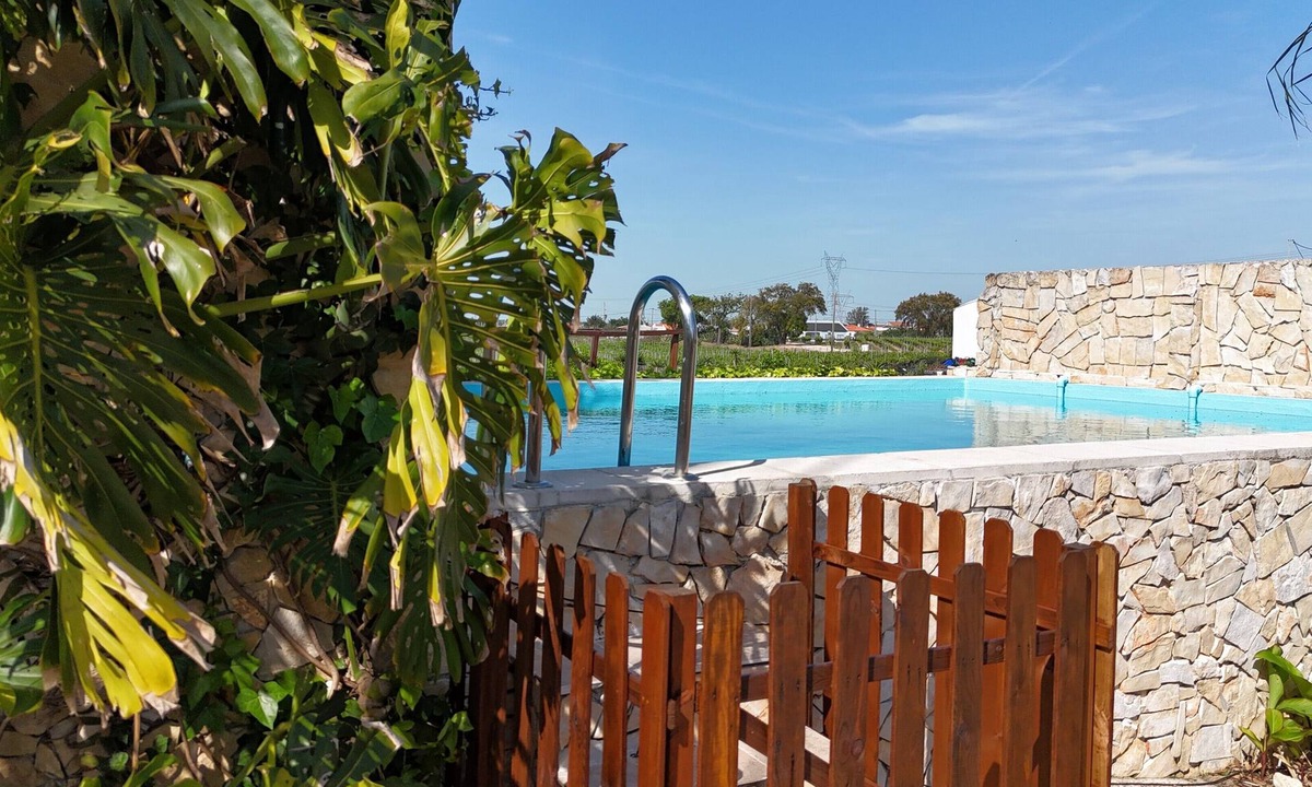 Palmela Cottage | Casa Arinto – Spacious, Peaceful Retreat Among Vineyards with Lounge & Shared Pool