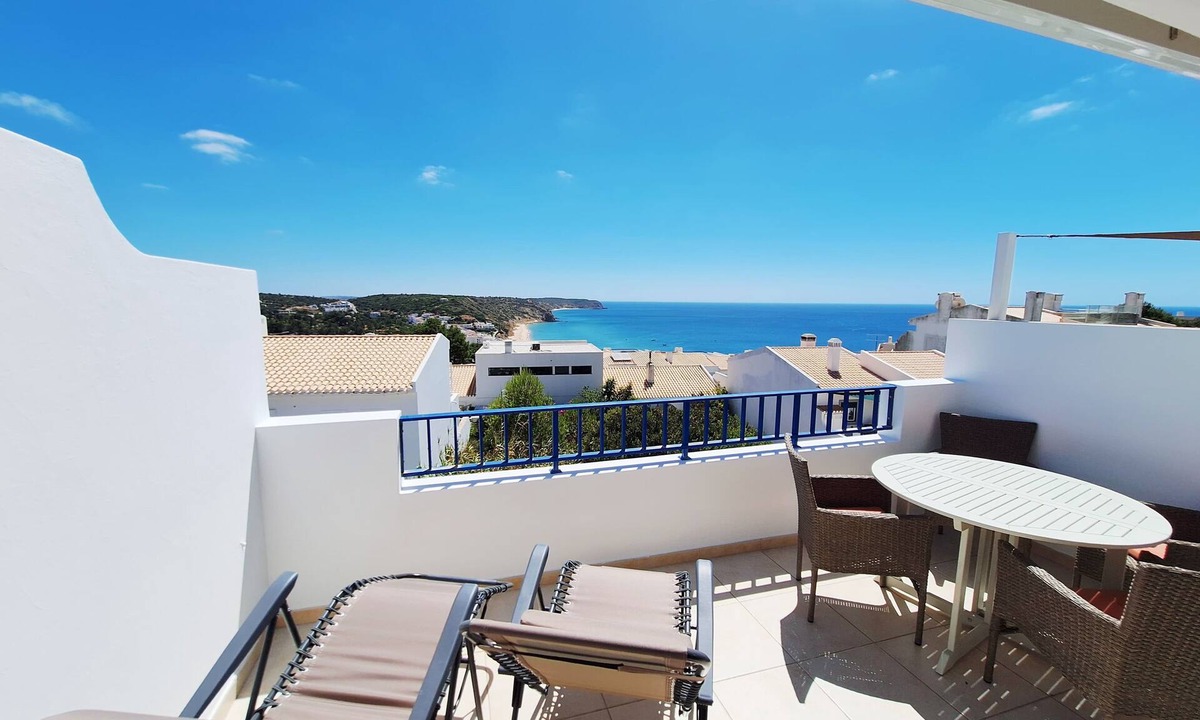 Salema House | Casa Calma, townhouse with ocean view in Salema