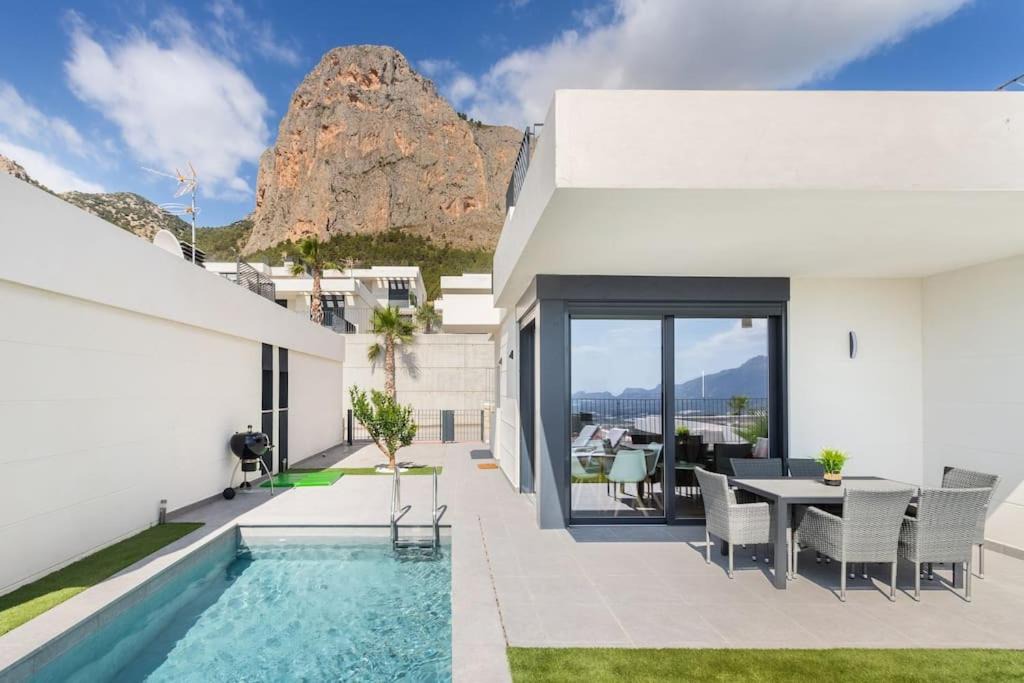 Polop House | Casa con piscina climatizada y vistas al mar