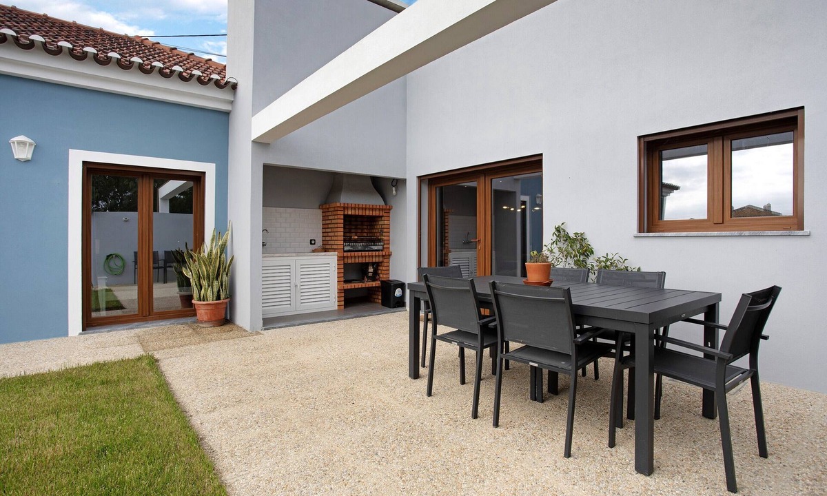 Atalaia House | Casa D'Avó - 3BR Family Home Near Silver Coast Beaches