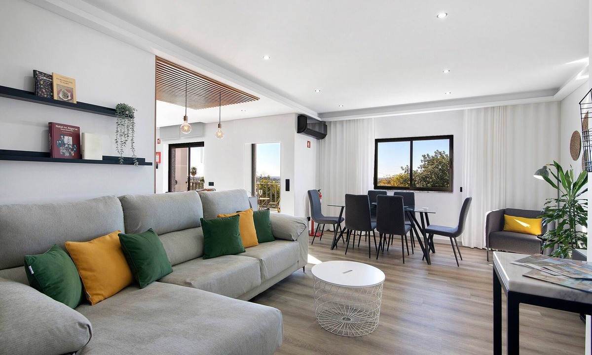 Bela Curral House | Casa das Amendoeiras: Country House with Balcony, Wi-Fi, and Air Conditioning