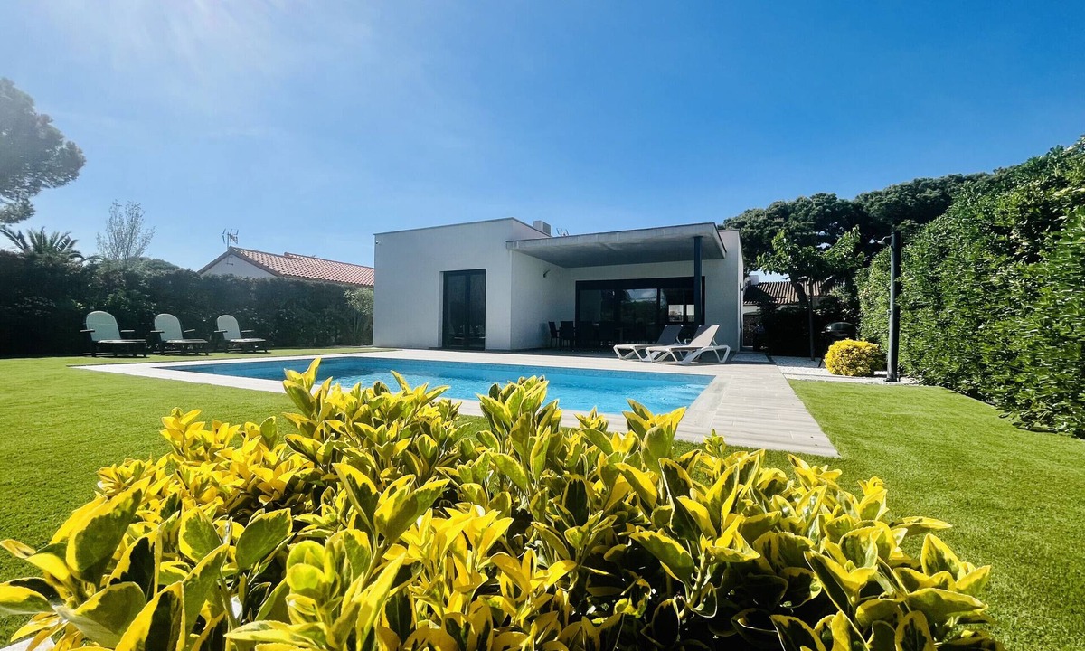 Mas Pinell Villa | Casa Olivera - Private pool, A/C and modern