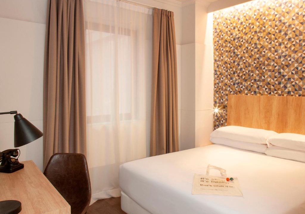 La Nova Esquerra de l'Eixample Hotel | chic&basic VELVET