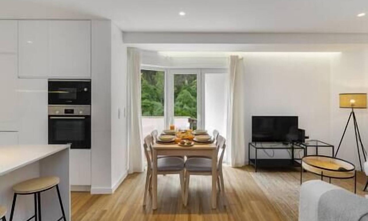 Estoril Apartment | Chic & Stylish Retreat in Estoril Finest Location