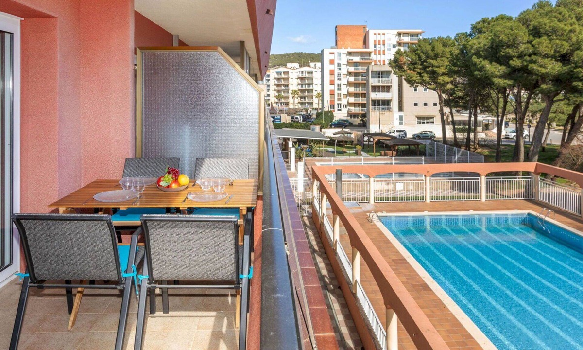 Aiguablava Apartment | Cosy apartment for 4 guests with A/C, WIFI, pool, TV, pets allowed and panoramic view