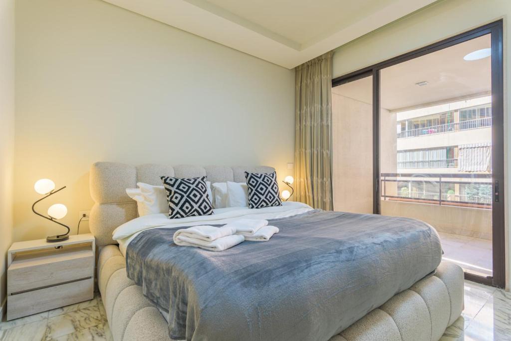 Hamra Apartment | Crest 3-Bedroom Apt & Balcony in Hamra