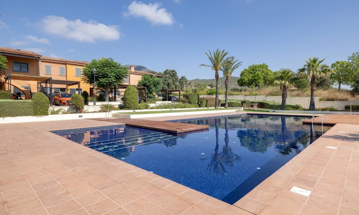 Bonmont Terres Noves Apartment | 'En Bonmont Terres Noves' Apartment with Pool and Air Conditioning