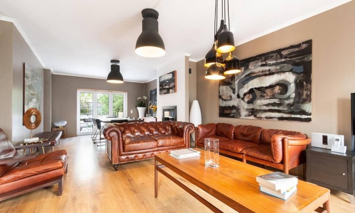 Santo Antonio Apartment | Exquisite Townhouse in Lisbon Center with private Garage & Terrace