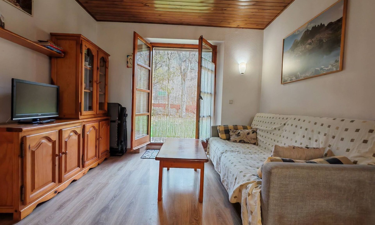 Taull Apartment | First floor apartment with garden - Isard 3