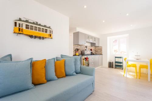 Linda-a-Velha Apartment | FLH Ajuda Modern Apartment