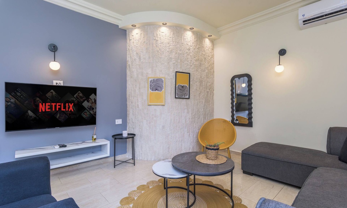 Batroun Apartment | Fuga Di Batroun Cozy 2-BR with 24-7 Power and ACn