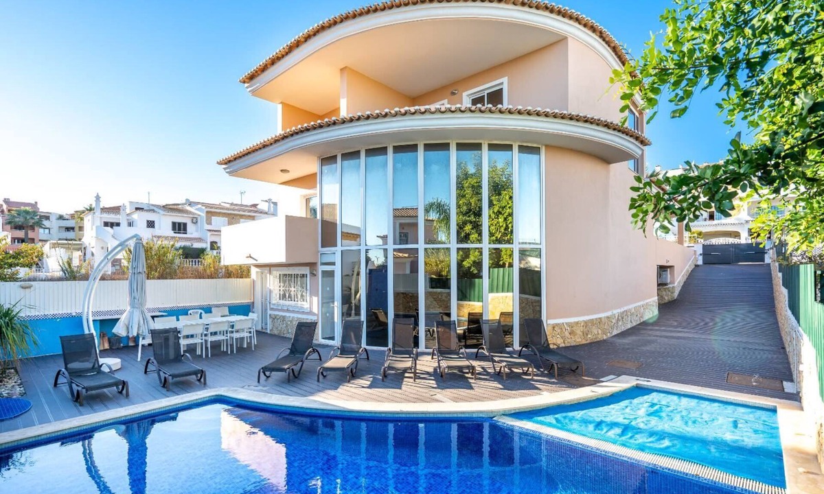 Correeira House | Full private villa - 300sqm Hammam Jacuzzi Heated Pool Billiard BBQ - Ideal & quiet location