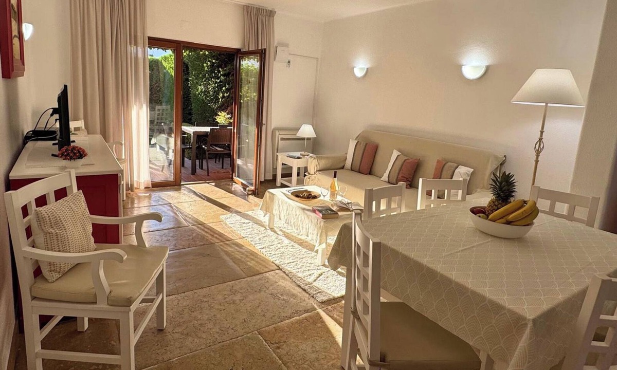 Olhos D'Agua Apartment | Giddah Red Apartment, Pool, Wifi, AC