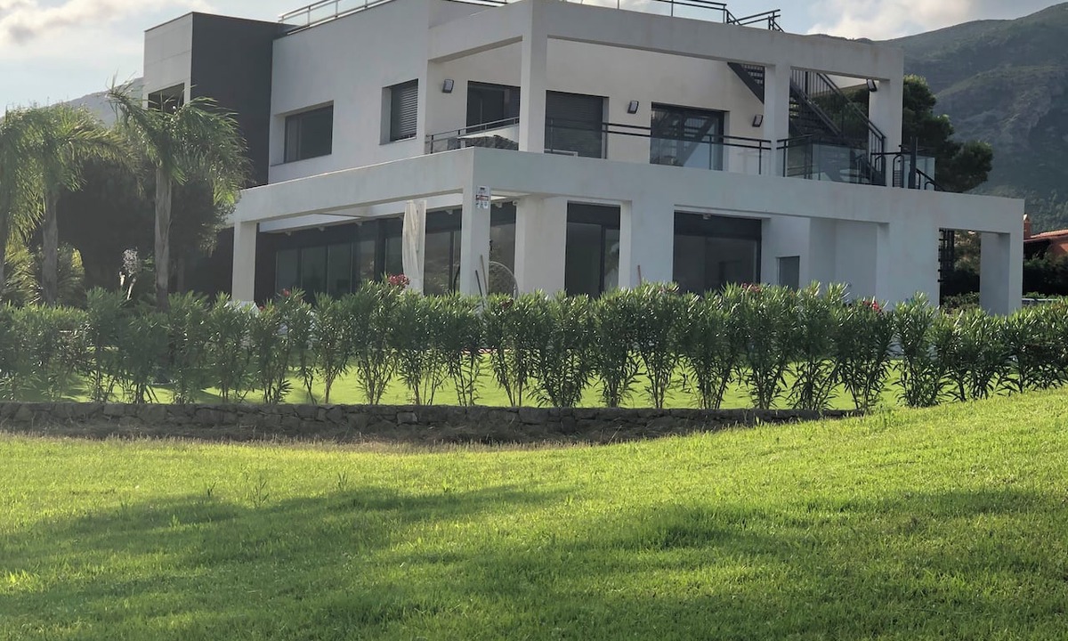 Bonmont Terres Noves House | Golf course villa sleeping 8–10 with ocean views, 8 minutes from the beaches