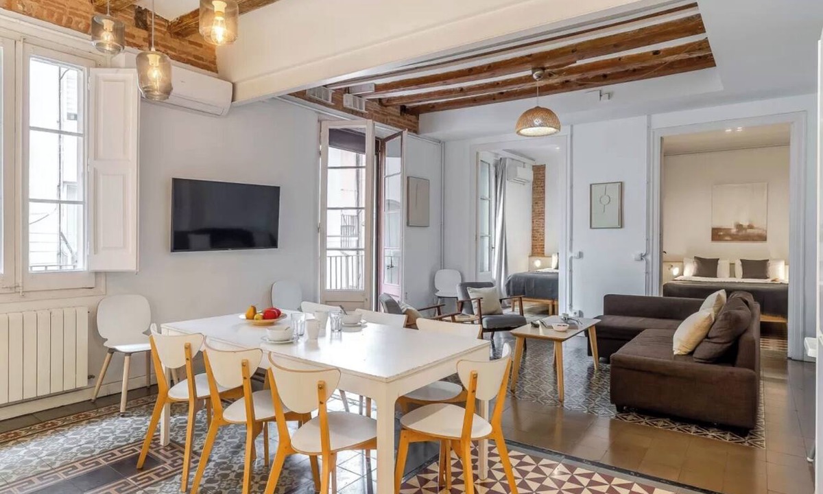 Sant Antoni Apartment | Gorgeous City Center! By Ramblas, Plaza Catalunya and Passeig de Gracia!