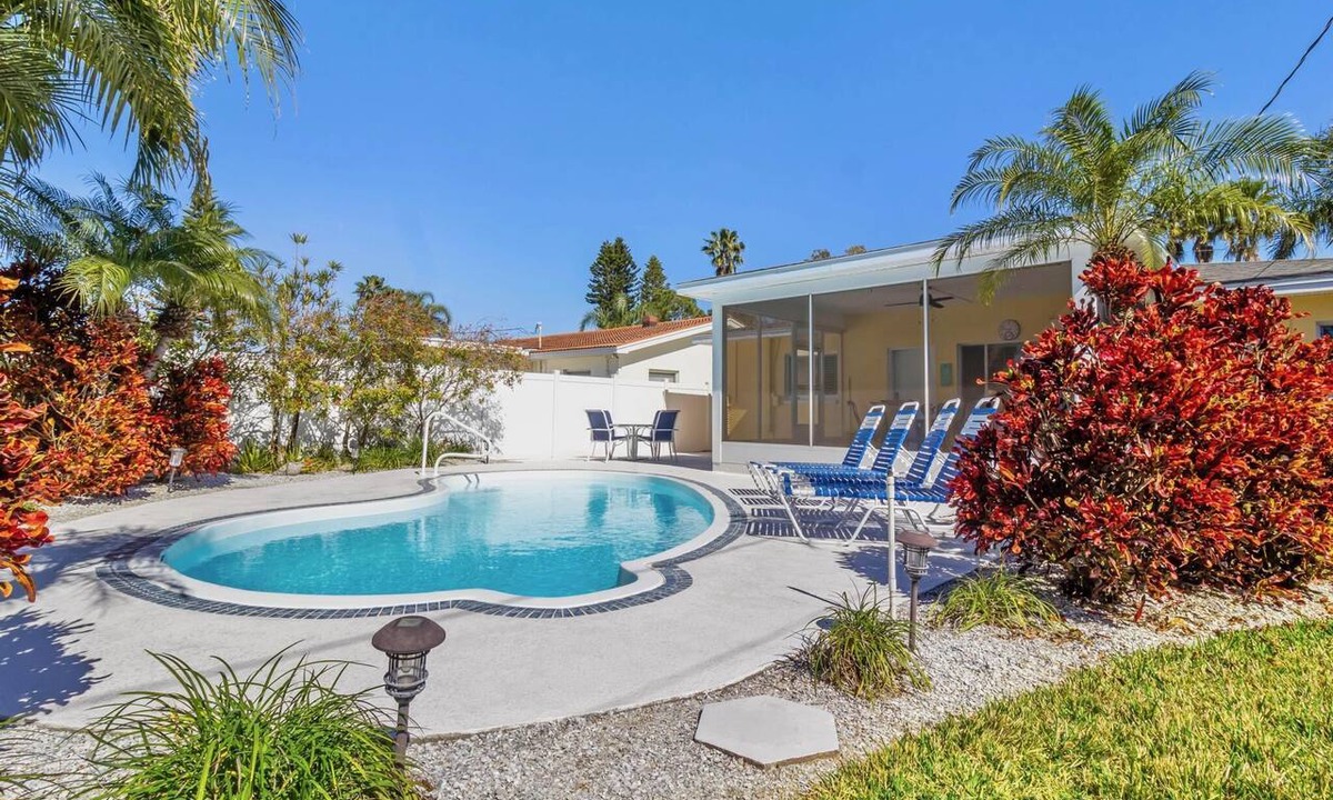 Bay Esplanade House | Gorgeous MARGARITAVILLE Pool Home/ClearwaterBeach-Huge discounts 4+ nites August