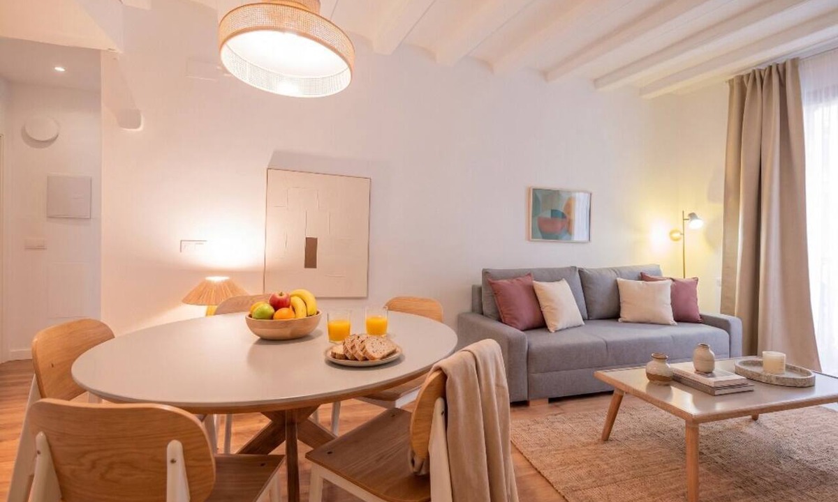 Gothic Quarter Apartment | Gothic: Great Group Flat Gothic old town 6 bedrooms 4 bathrooms 14 ppl