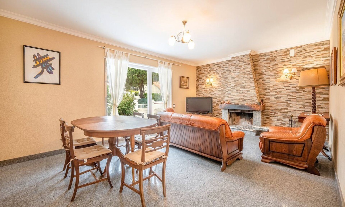 Magoito House | GuestReady - Poolside Paradise near Sintra