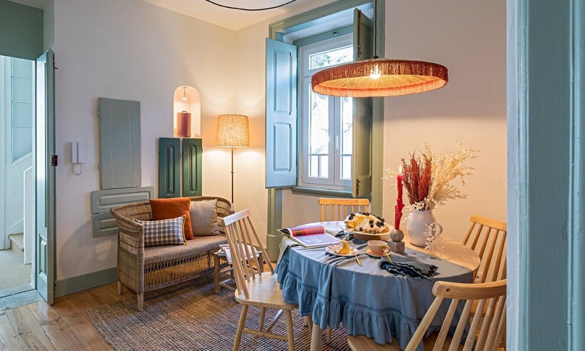 Caparica Apartment | Harbor Line Retreat in Porto Brandão