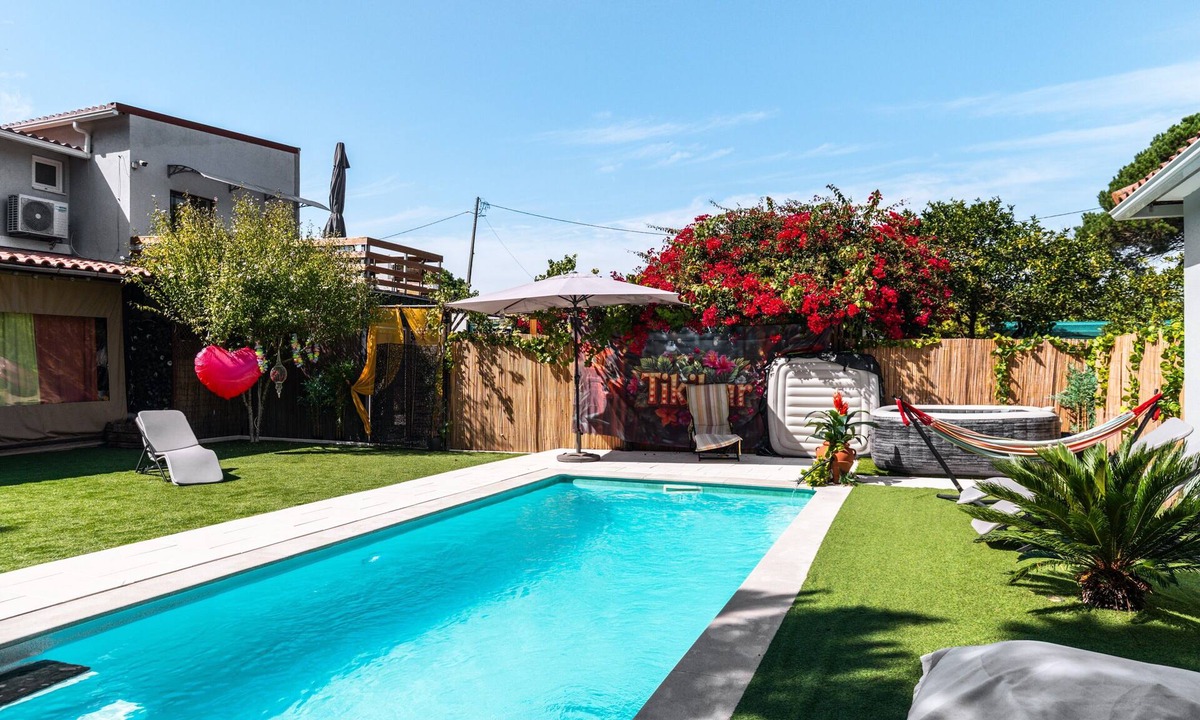 Charneca de Caparica e Sobreda House | Holiday Home "Rebelsardine" with Shared Pool and Wi-Fi