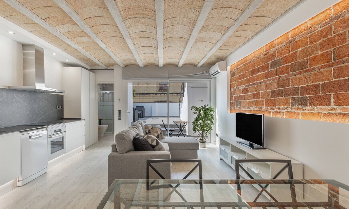 Canet de Mar House | Holiday Home 'El Racó Del Mas' with Private Terrace, Wi-Fi & Air Conditioning