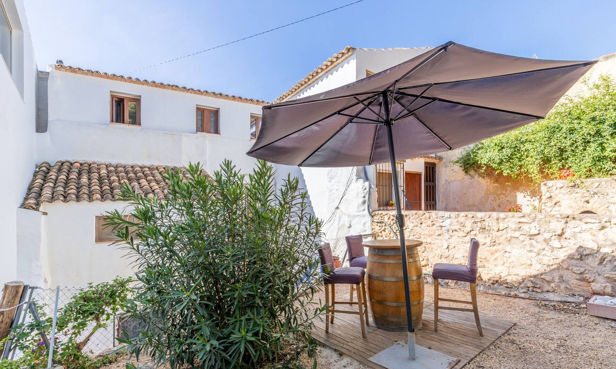 Polop House | Holiday Home 'La Clau Casa Rural ' with Mountain View, Private Terrace and Wi-Fi