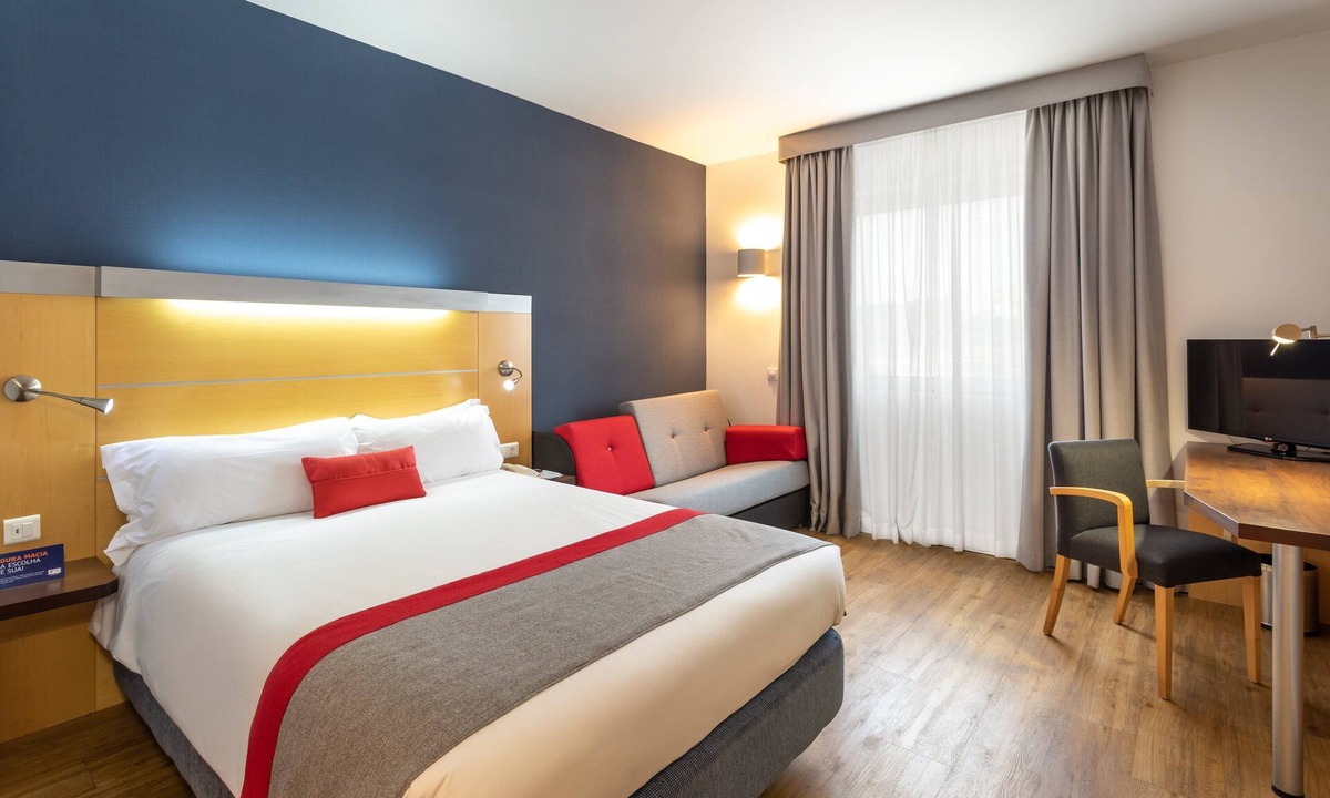 Paco De Arcos Hotel | Holiday Inn Express Lisbon - Oeiras by IHG