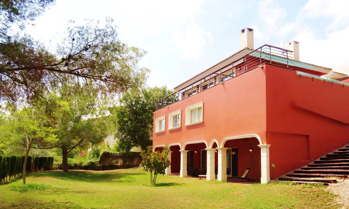 Bernia Villa | HUGE VILLA, SPORTS AND GAMES ROOM, 5 MINUTES FROM THE SEA, WOODED GARDEN
